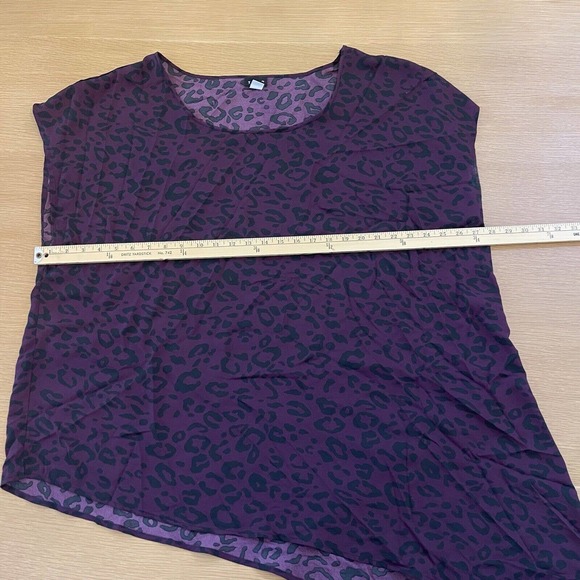 Women's Torrid Size 3 3X Purple Animal Print Asymmetrical Stretch Top Sleeveless - Picture 6 of 7
